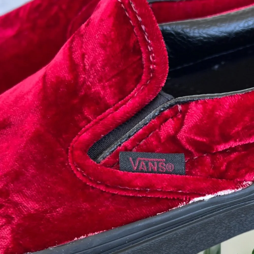 Vans Classic Slip On Velvet Wine Oxblood Black Sneakers Women's Size 8.5 Men's 7 - Picture 3 of 12